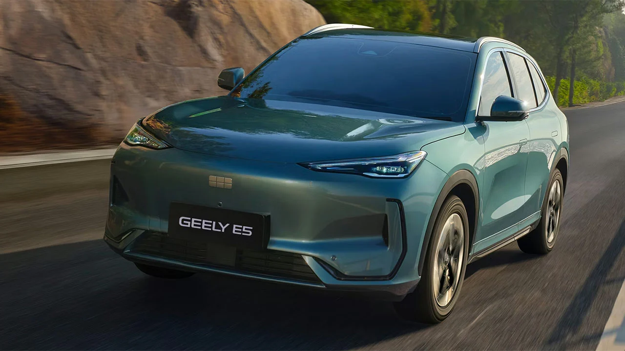 El nuevo Geely E5 ya tiene precios, llega el SUV con 218 CV y buena autonomía que quiere superar al Volkswagen ID.4