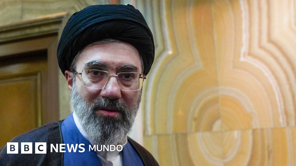 El nuevo líder supremo de Irán promete seguir bloqueando el estrecho de Ormuz y "vengar la sangre" de los iraníes muertos