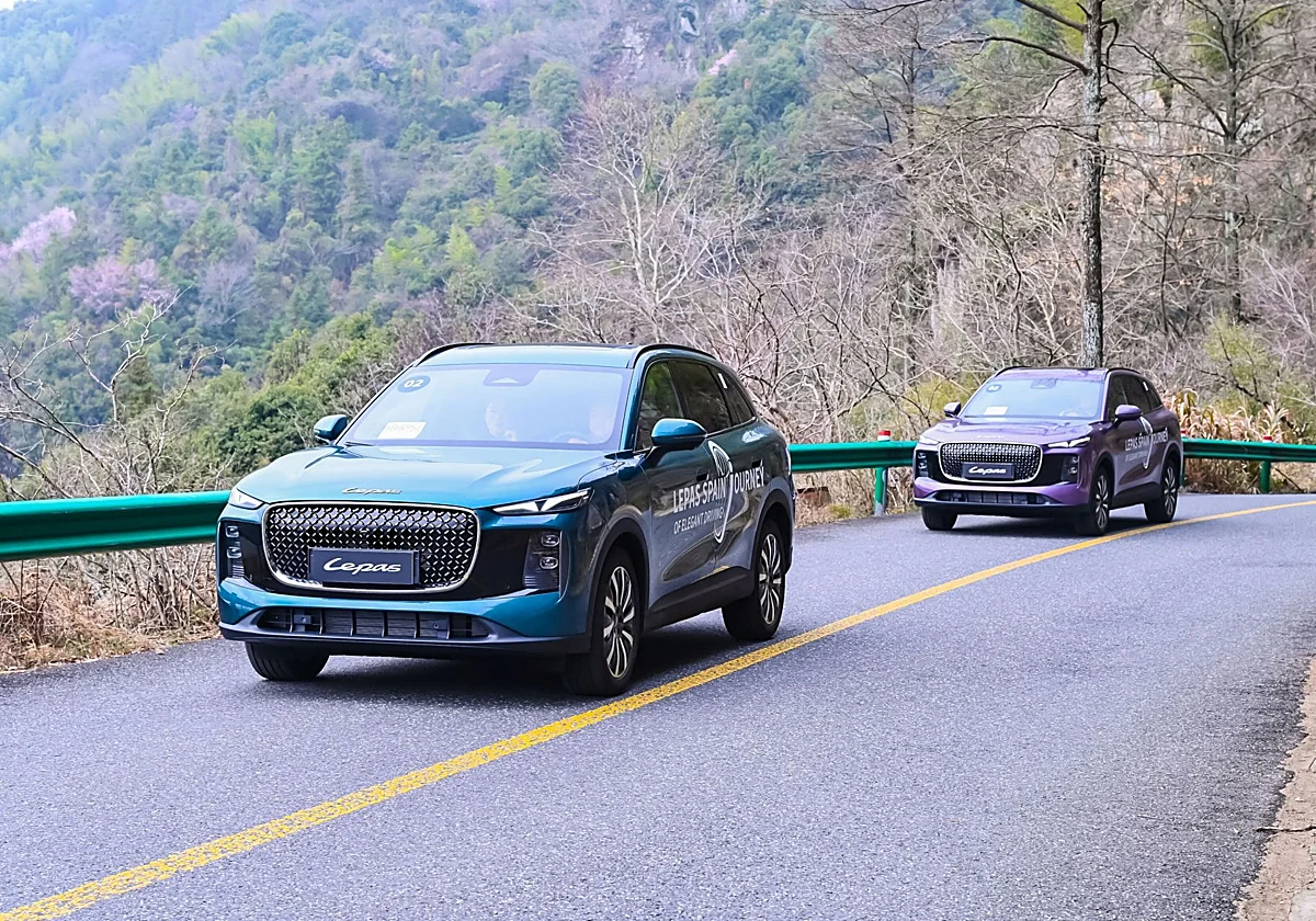 La subida del combustible impulsa el interés por eléctricos e híbridos enchufables