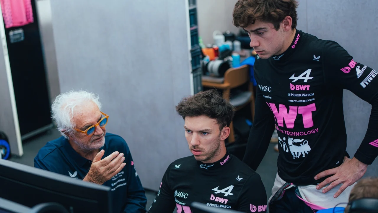 La realidad de la Fórmula 1 le baja los humos a Briatore: “Al menos tenemos un punto...”