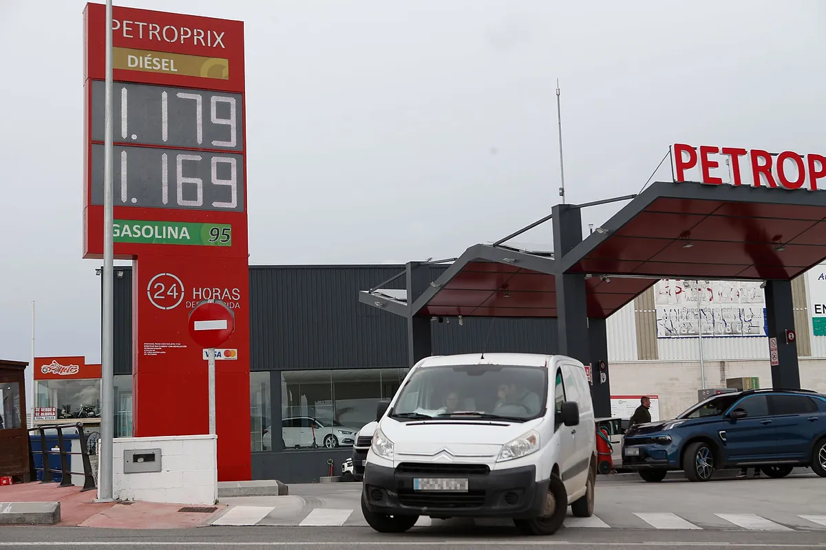 Petroprix y Plenergy aprovechan la escalada de las gasolinas para asestar un golpe a Repsol, Moeve y BP