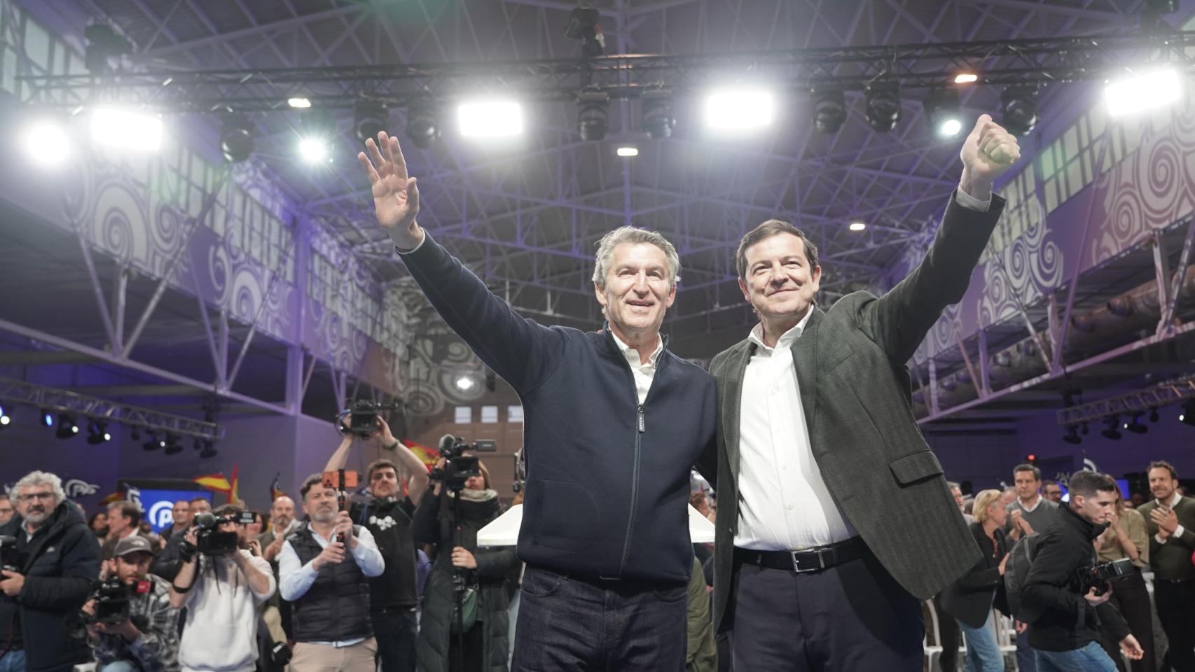 Mañueco advierte en el cierre de campaña que no votar al PP "es darle la llave a las políticas sectarias del sanchismo"