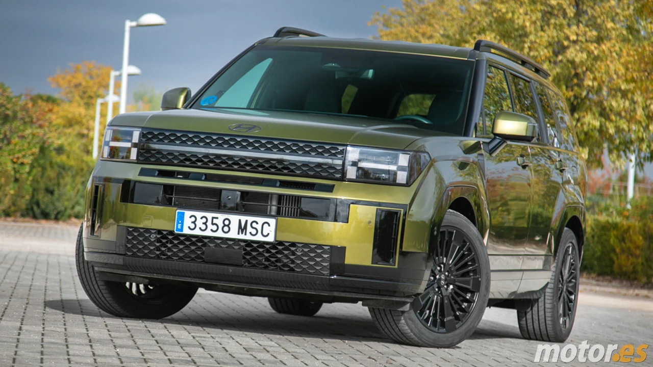 El Hyundai Santa Fe 2026 llega a España con más potencia, ya conocemos los precios del mejorado SUV