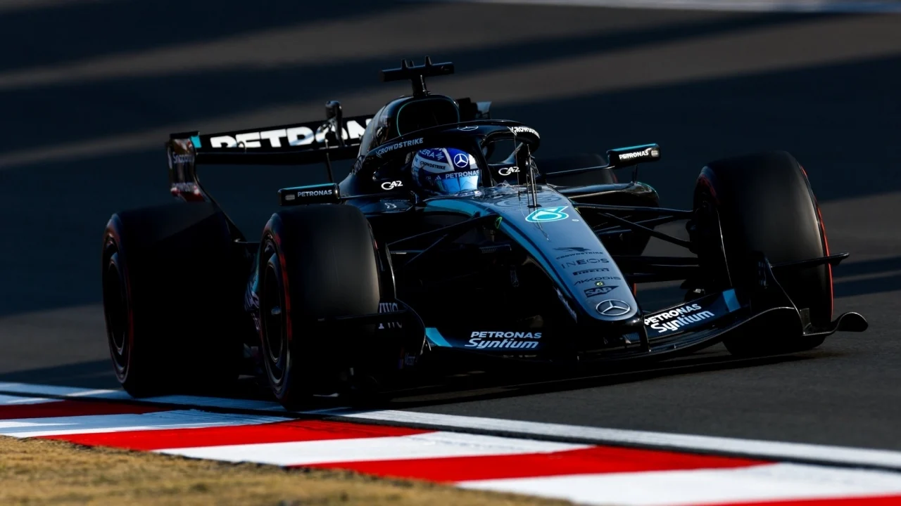 Russell se impone en Shanghái; Ferrari casi gana mientras que Alonso resiste y Sainz sigue en dificultades