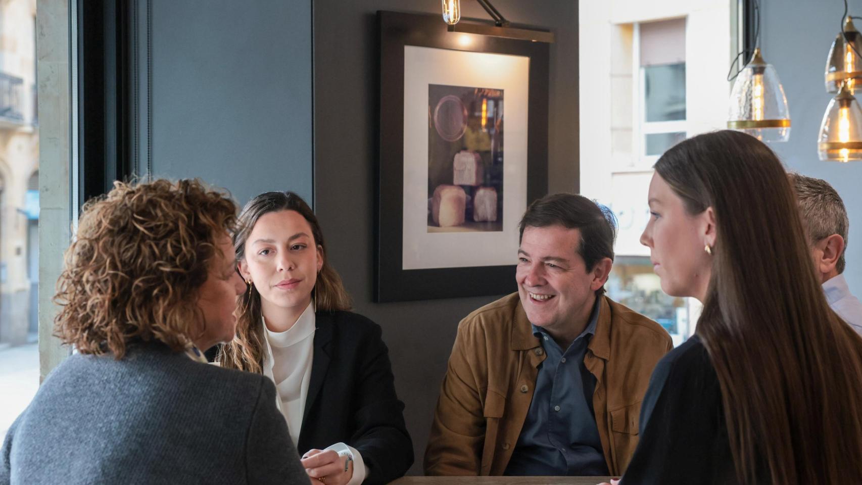 Comidas con amigos, vinos por el Húmedo, fútbol y paseos familiares: así reflexionan los candidatos en Castilla y León