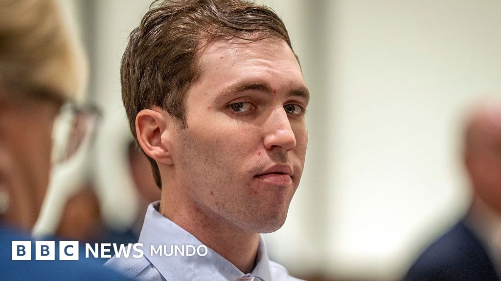 El joven acusado de asesinar al activista conservador Charlie Kirk comparece por primera vez en persona ante el tribunal