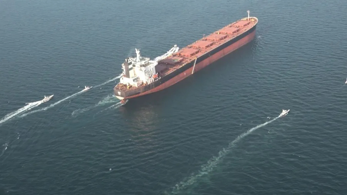 Irán amenaza al dólar: la estrategia en el estrecho de Ormuz que puede provocar el fin de Estados Unidos