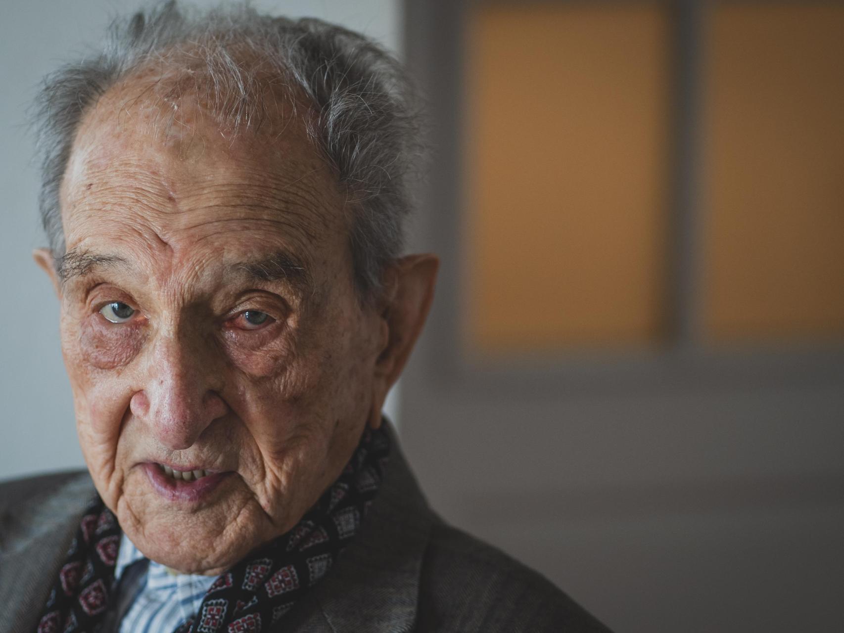 Cien años de Sánchez-Albornoz: "Al PSOE le pasa factura la corrupción. Añoro la honradez de la izquierda republicana"