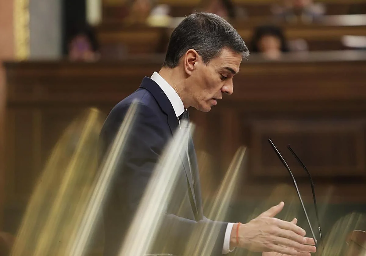 Sánchez 'internacionaliza' sus comparecencias en el Congreso