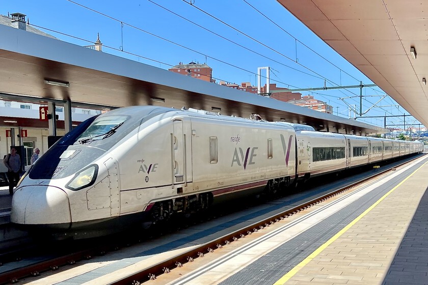 Renfe tiene perdidos tres trenes AVRIL y un problema aún más grave: aún no sabe cuándo los va a recibir