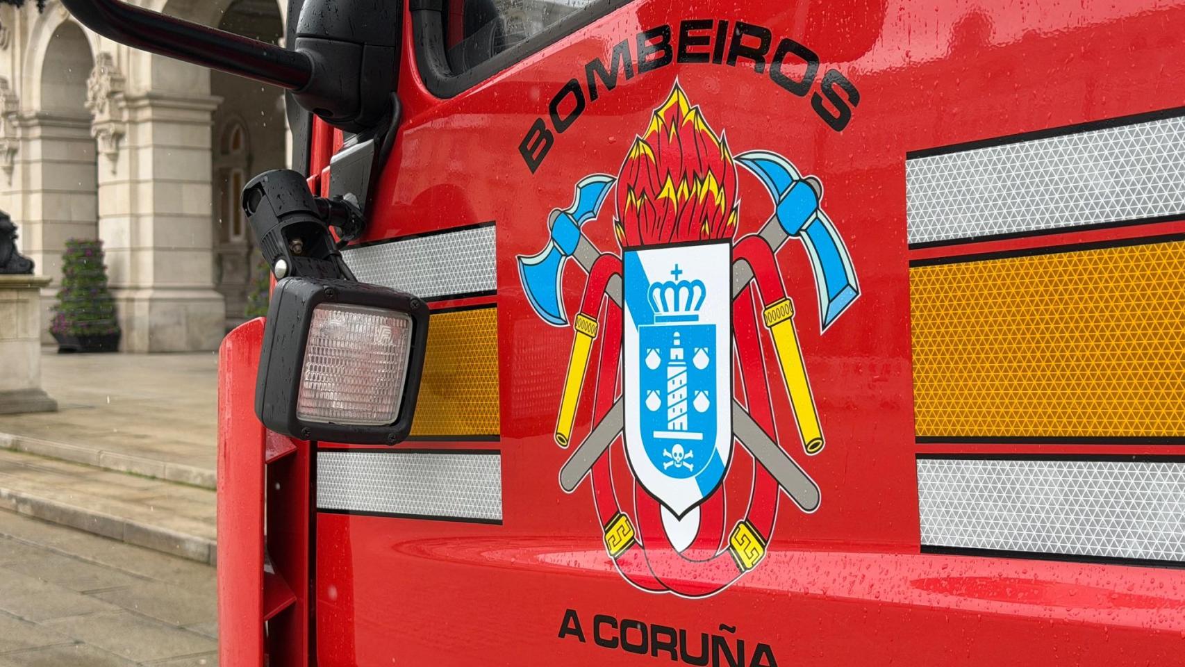 Una manta eléctrica provoca un incendio en un apartamento de A Coruña y deja un herido