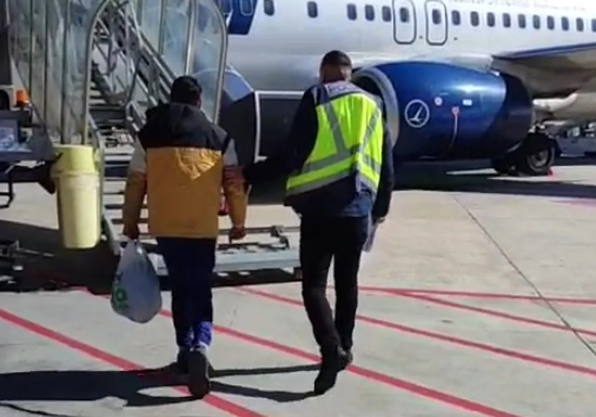 Expulsado de España un delincuente multirreincidente tras provocar daños y alarma social en Torre del Mar