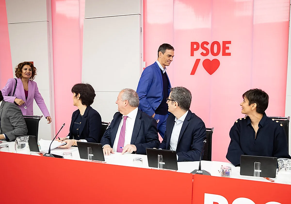 Sánchez pone el foco en la subida de Vox y se presenta como único «dique» de contención posible