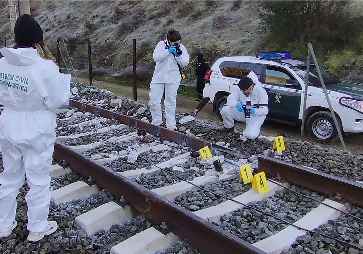 La investigación de Adamuz apunta a que la vía se fracturó un día antes del accidente