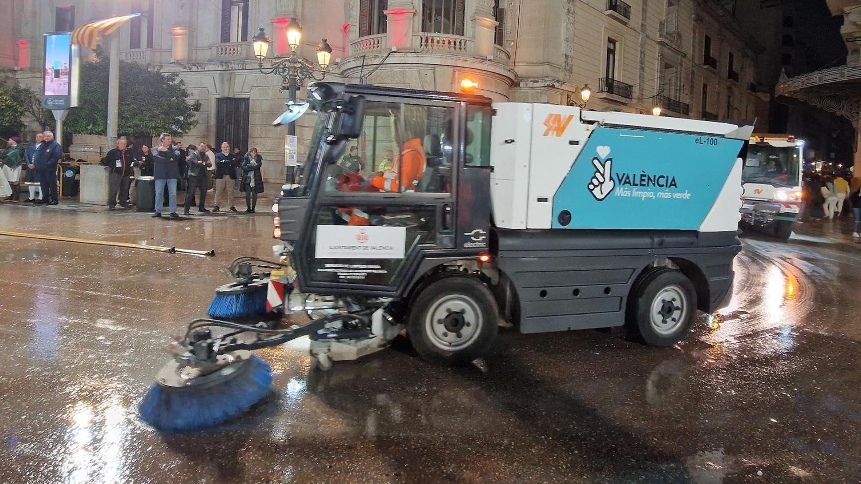 Balance de limpieza en Fallas: 8.000 toneladas de residuos en una semana y 18 fallas sancionadas por la inspección