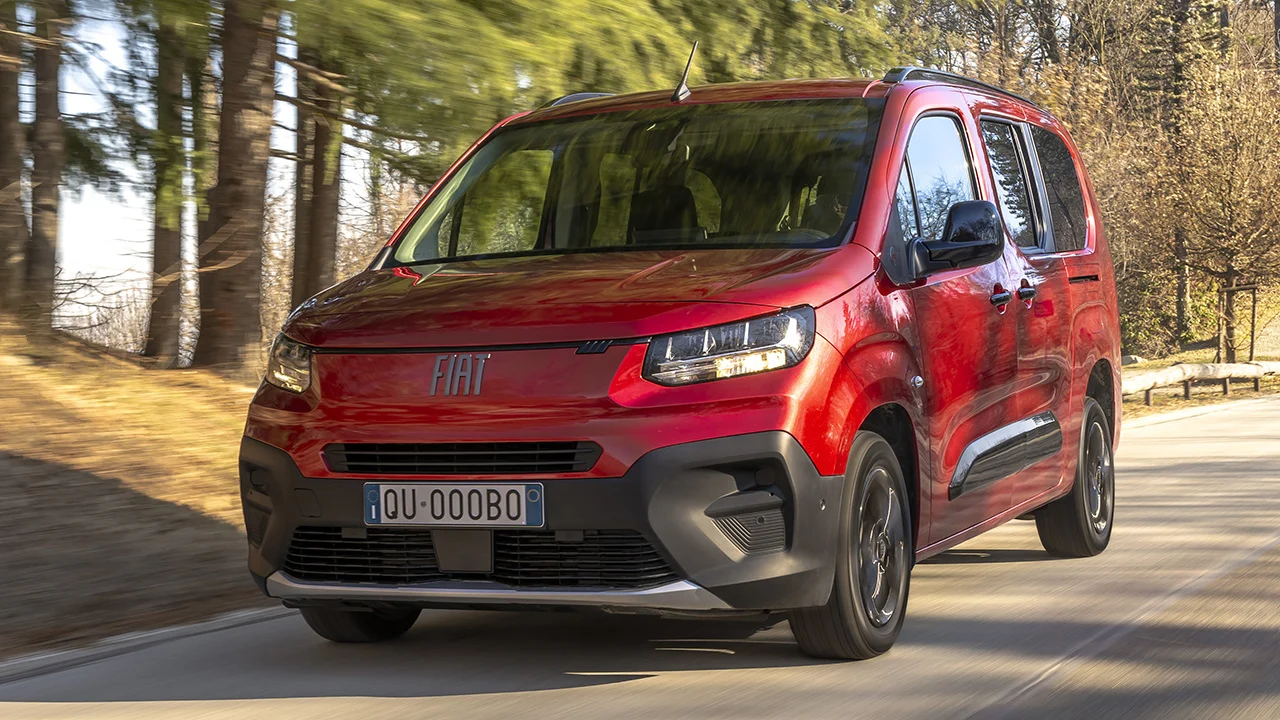 El nuevo FIAT Qubo L ya tiene precios, hasta 7 plazas y 3.000 litros de maletero para tomar el relevo del Doblò