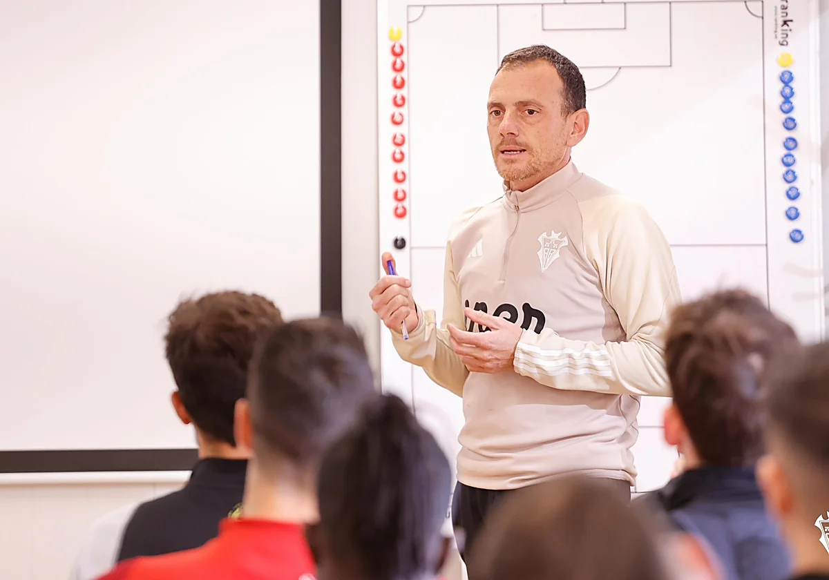 Alberto González: «El Málaga ha cambiado y viene de un gran resultado fuera de casa»
