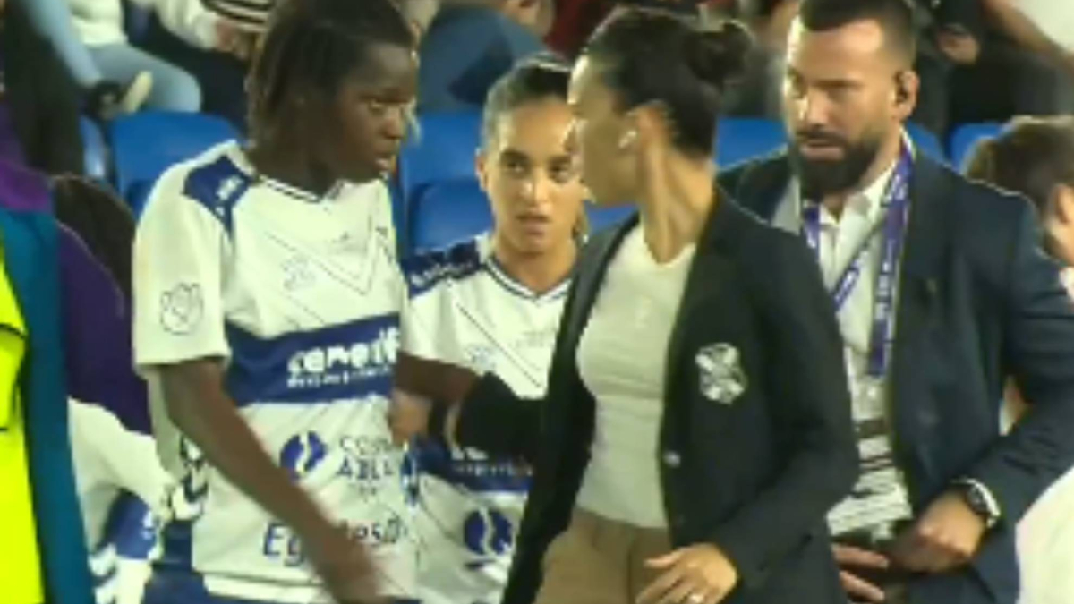 La árbitra activó el protocolo contra el racismo en el Tenerife - Atlético