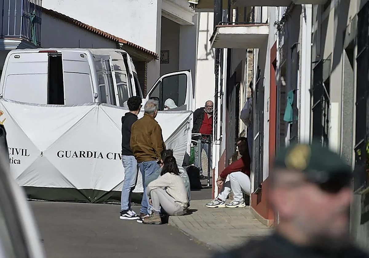 El viudo de Francisca Cadenas: «Su casa se registró tres metros con una luz que era igual que una vela»