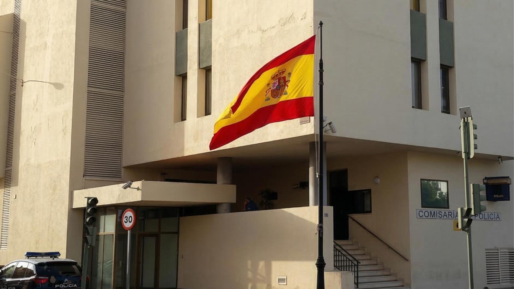 Cinco menores de 14 años identificados por dañar un coche en circulación en Fuengirola tras forzar su parada