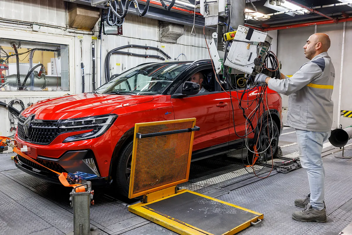 Los híbridos tiran de la producción de vehículos en España y ya suponen un tercio del total