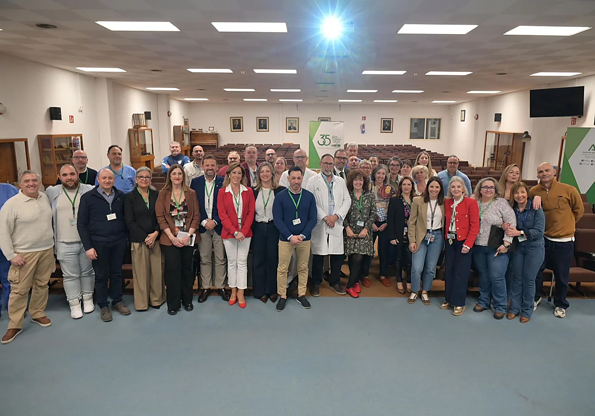 El Clínico de Málaga pone en valor la figura del celador como clave en la asistencia humanizada