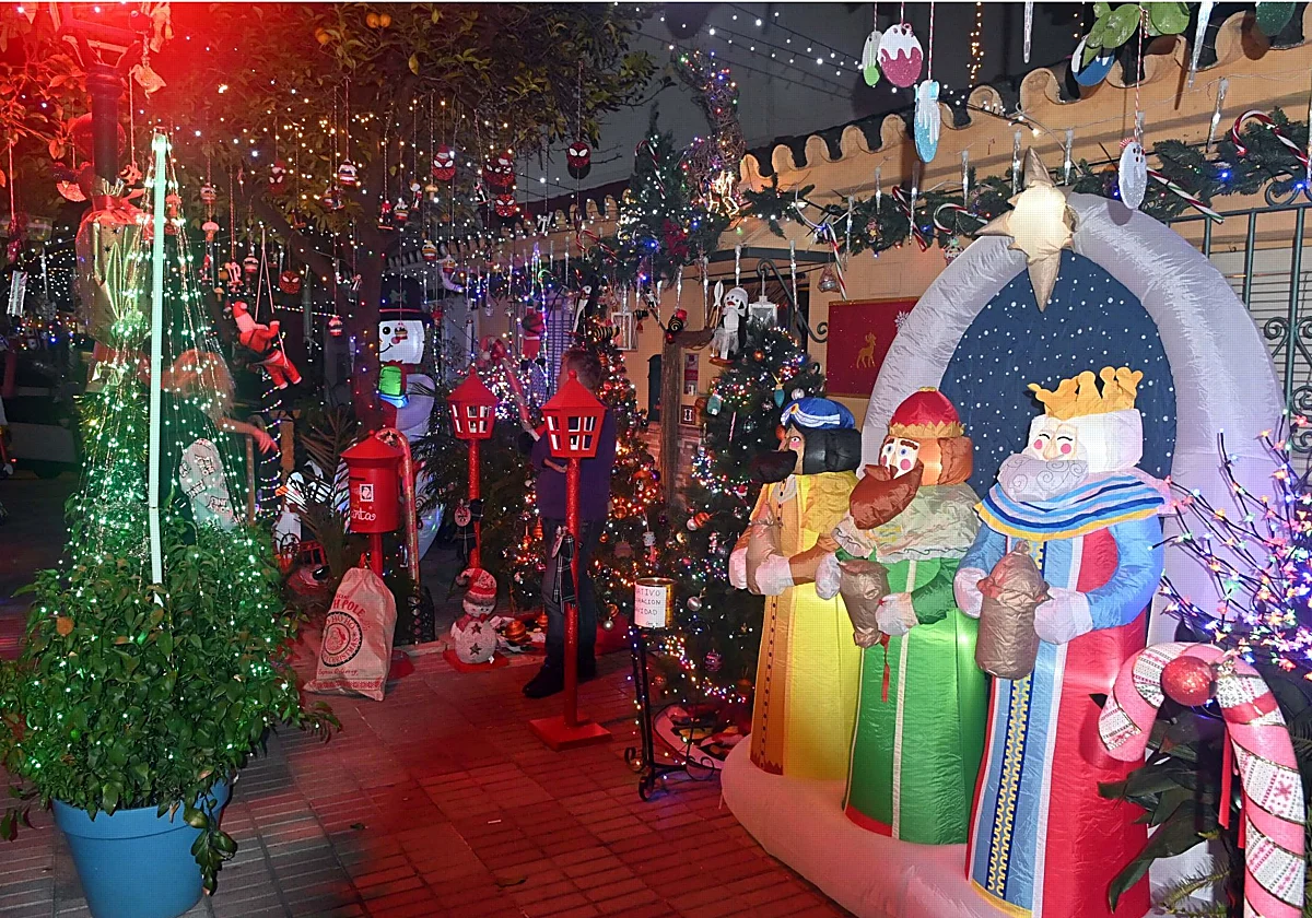 La calle de Marbella con encanto navideño que decoran sus vecinos