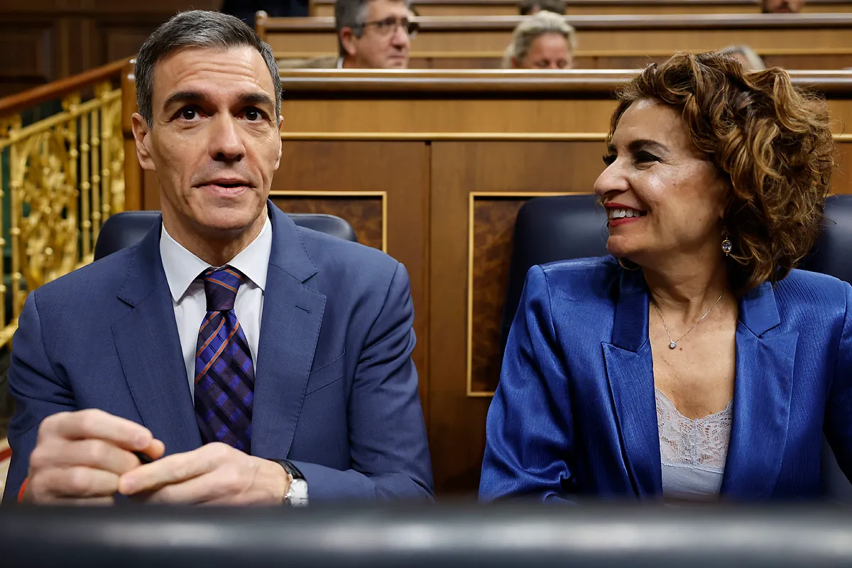 Sánchez lanza hoy un paquete acotado de rebajas fiscales a luz y carburantes