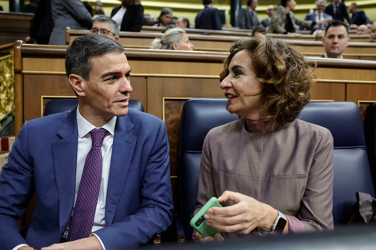 Hacienda rebajará al 10% el IVA de carburantes, luz y gas y reducirá el Impuesto de Hidrocarburos