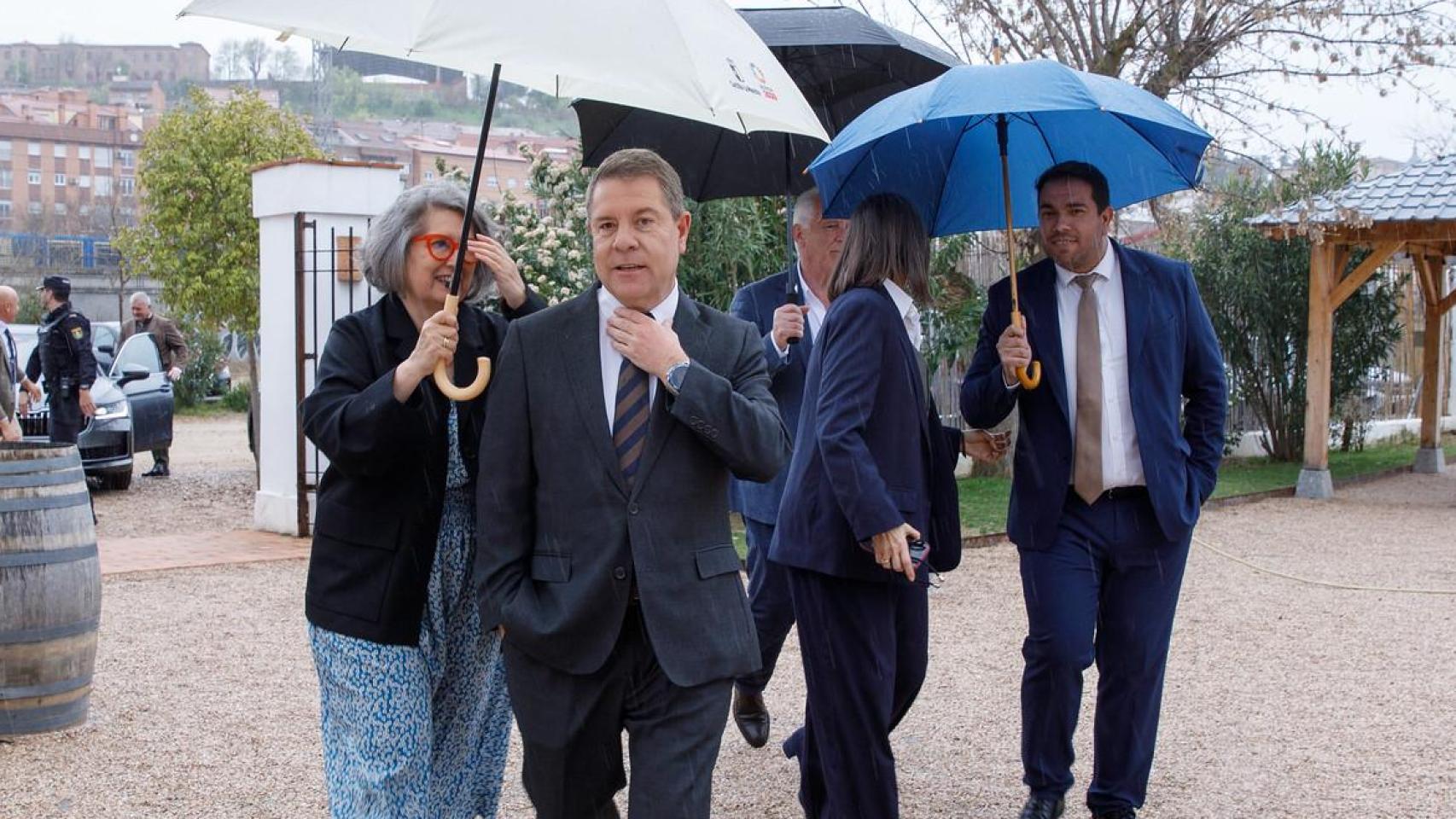 Page acusa a Sánchez de financiar su plan anticrisis a costa de "minorar" sanidad o educación en las comunidades