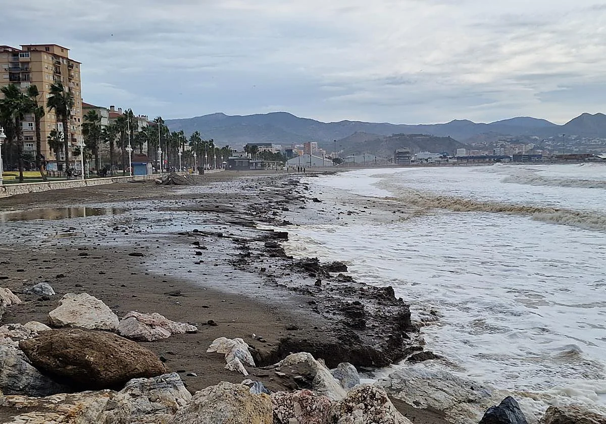 Wellen von fast fünf Metern Höhe und Winde von 50 km/h verwüsten die Strände von Málaga