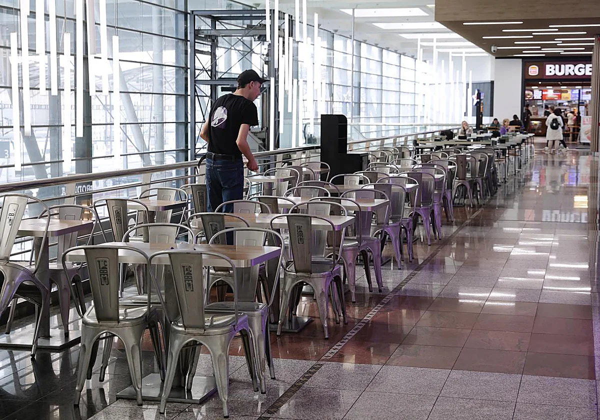 Malaga train station shopkeepers suffer big losses amid AVE rail suspension