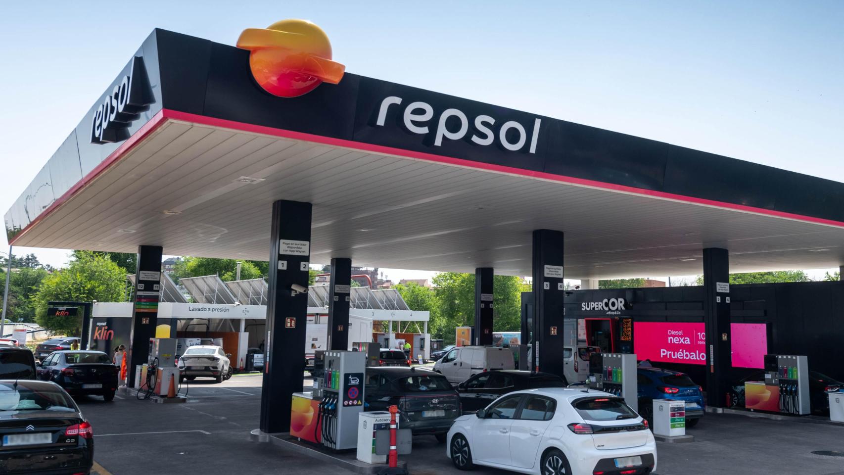 ¿Cómo ahorrar al repostar? Repsol aumenta sus descuentos en combustibles hasta el 6 de abril