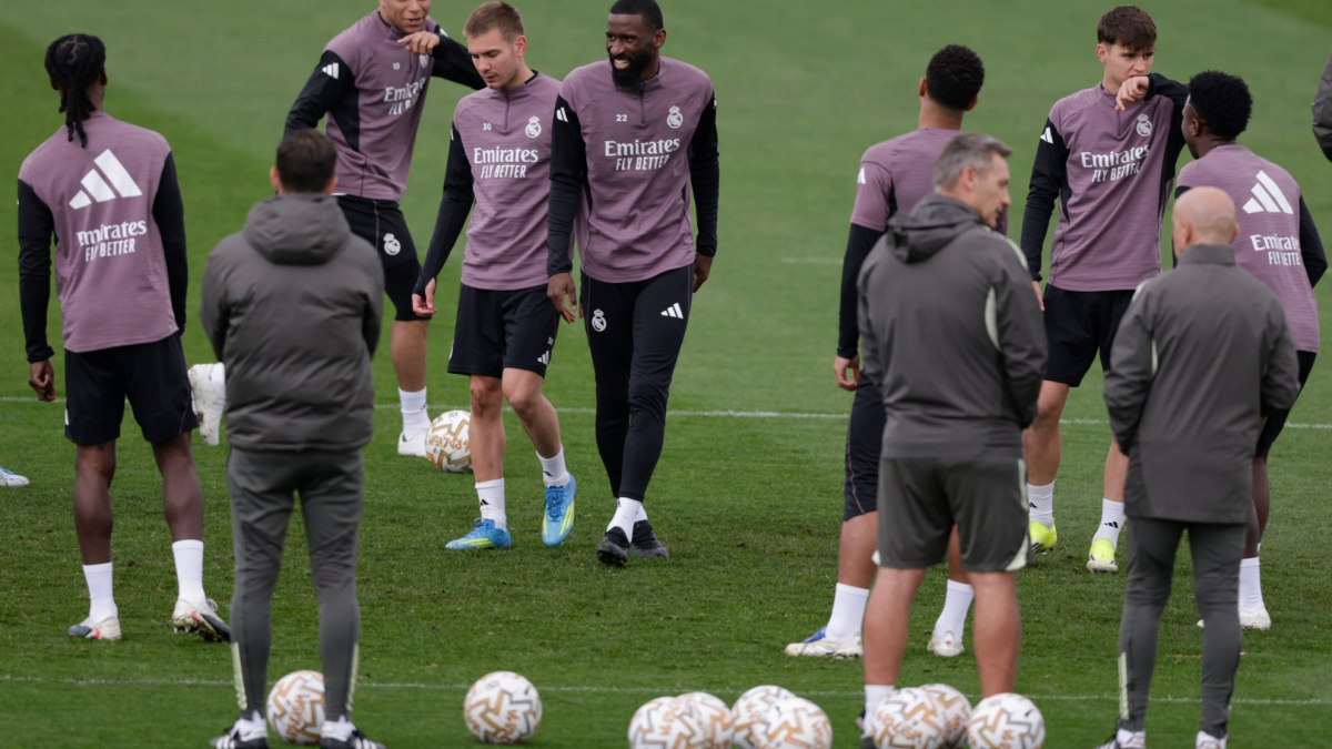 Arbeloa, con cinco bajas para el derbi