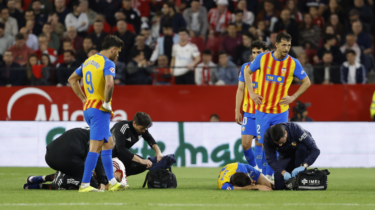 Gayá y Juanlu, trasladados a centros médicos tras su choque