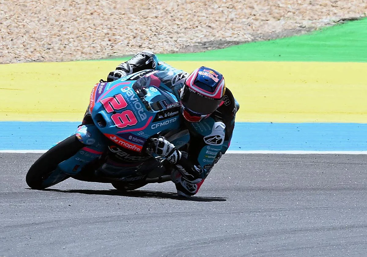 Máximo Quiles gana por duplicado en Brasil y se sitúa líder de Moto3