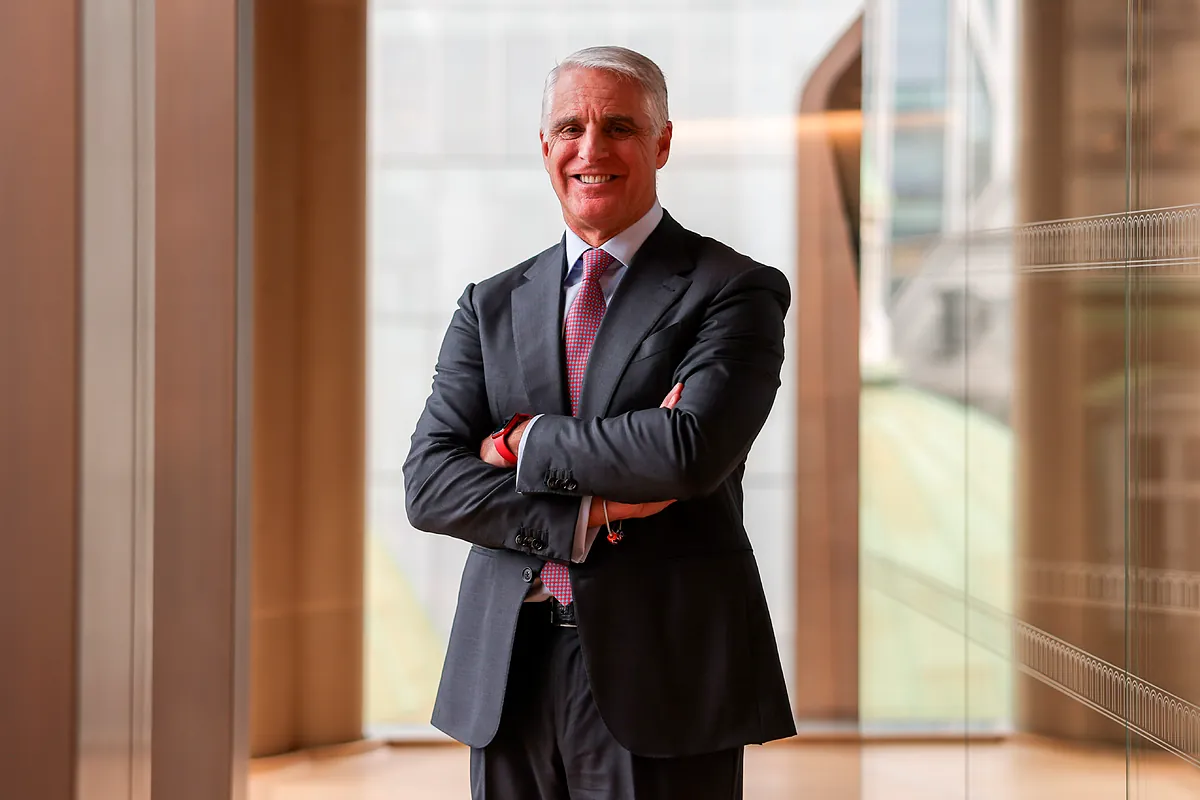 Andrea Orcel copia la 'táctica Florentino Pérez' en su asalto al mercado alemán