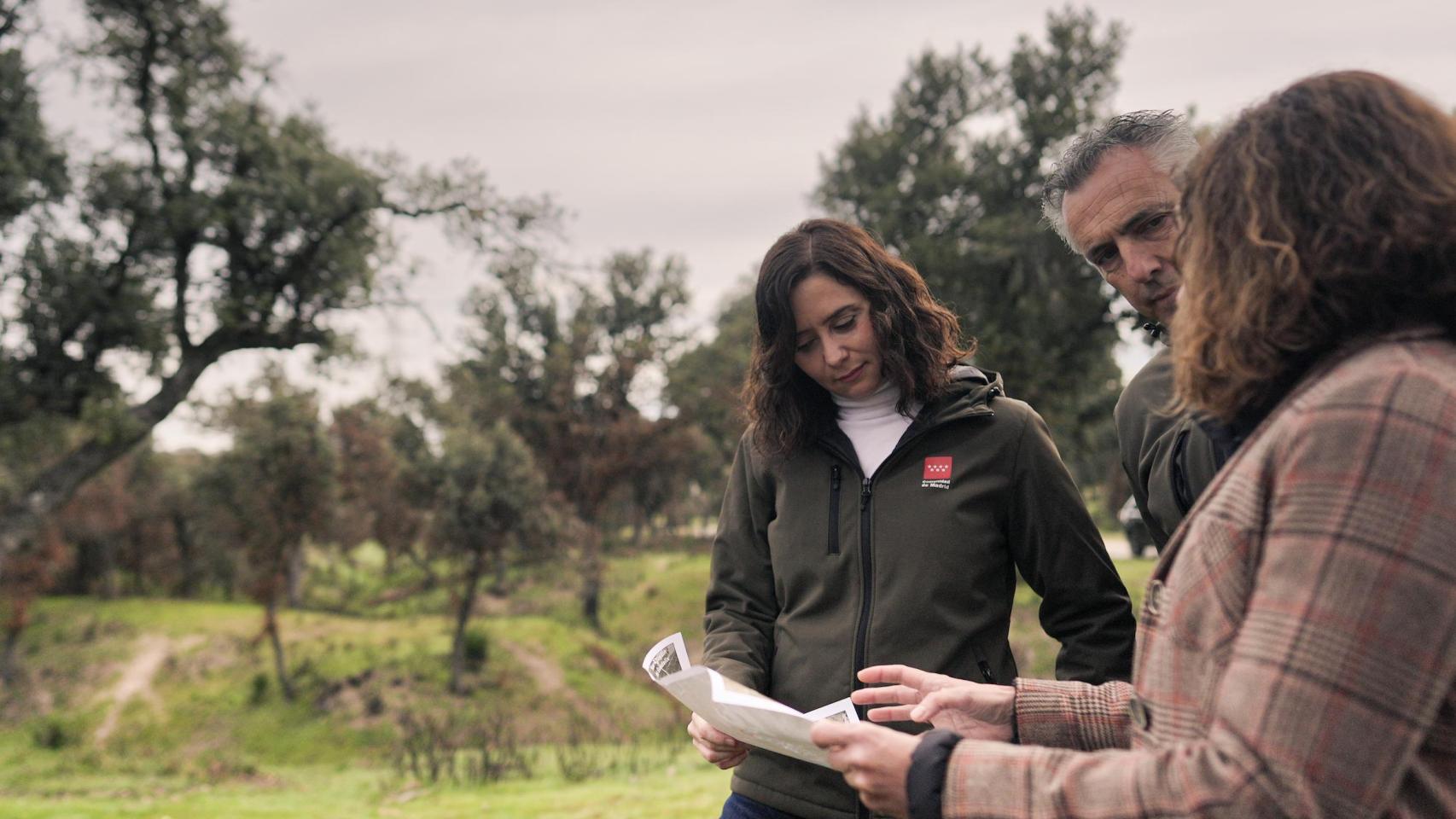 Ayuso exige al Gobierno que revise las licencias de plantas solares tras las "detenciones de la UCO" por el 'caso Forestalia'
