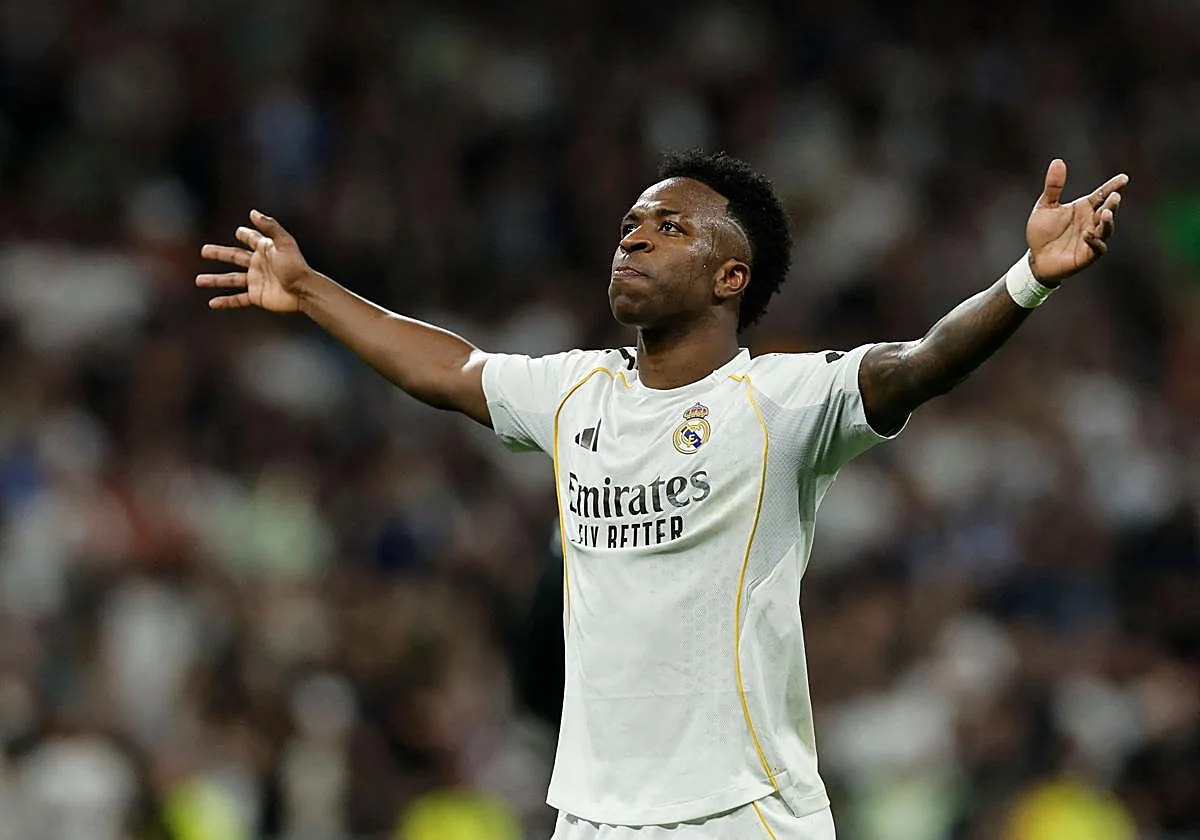 El Real Madrid se hace con un derbi espectacular para seguir vivo en la Liga