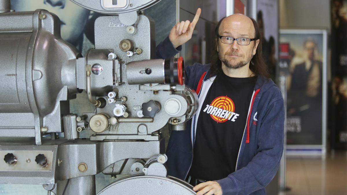 Santiago Segura se moja en política como nunca: la ley trans, sólo sí es sí, okupaciones, el ascenso de Vox...