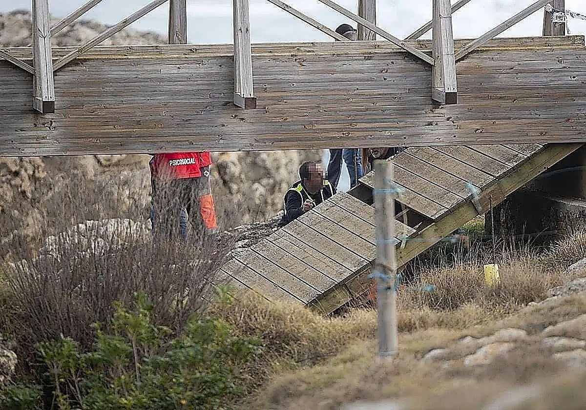 La jueza dice que el mantenimiento de la pasarela de Santander en la que murieron seis jóvenes corresponde a Costas