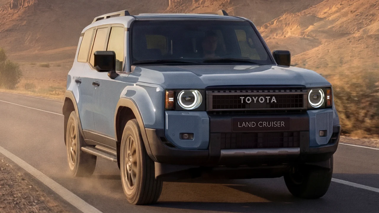 El Land Cruiser 250 se actualiza y deja una sensación rara: más avanzado y más contradictorio