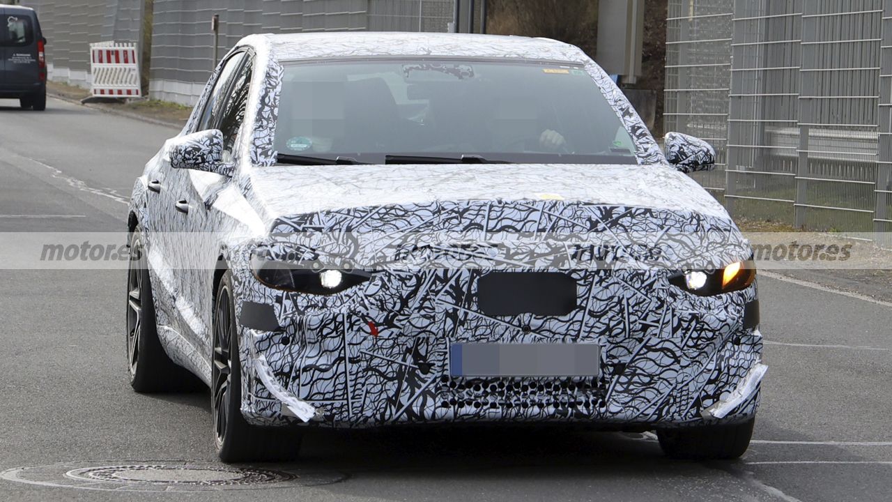 El nuevo Mercedes Clase E eléctrico de AMG se deja ver y apunta a ser una auténtica bestia con casi 1.000 CV