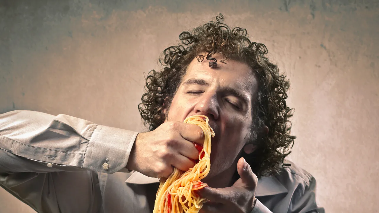 El peligroso reto de "comer sin tragar" se vuelve viral en el TikTok de China