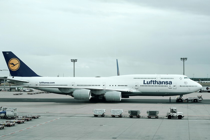Lufthansa tiene un plan para ahorrar dinero en sus vuelos europeos. Su último experimento: limpiar menos en clase turista