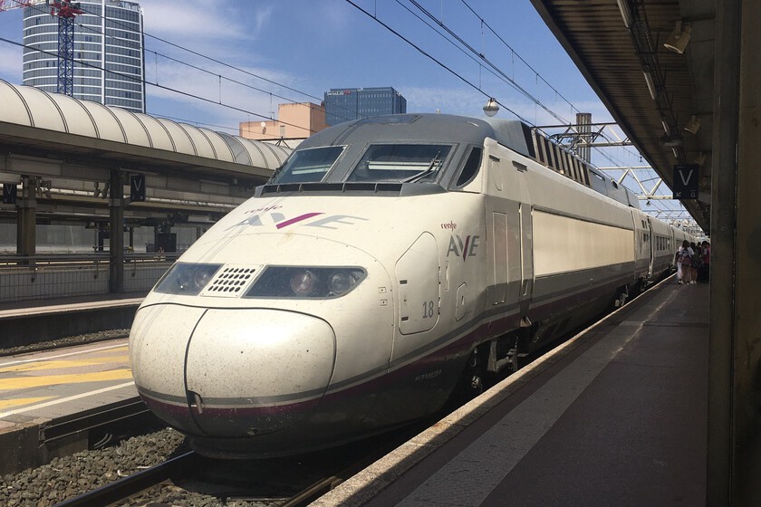 Renfe va a gastarse 1.362 millones de euros en 30 trenes AVE: la mayor compra de su historia en uno de los peores momentos
