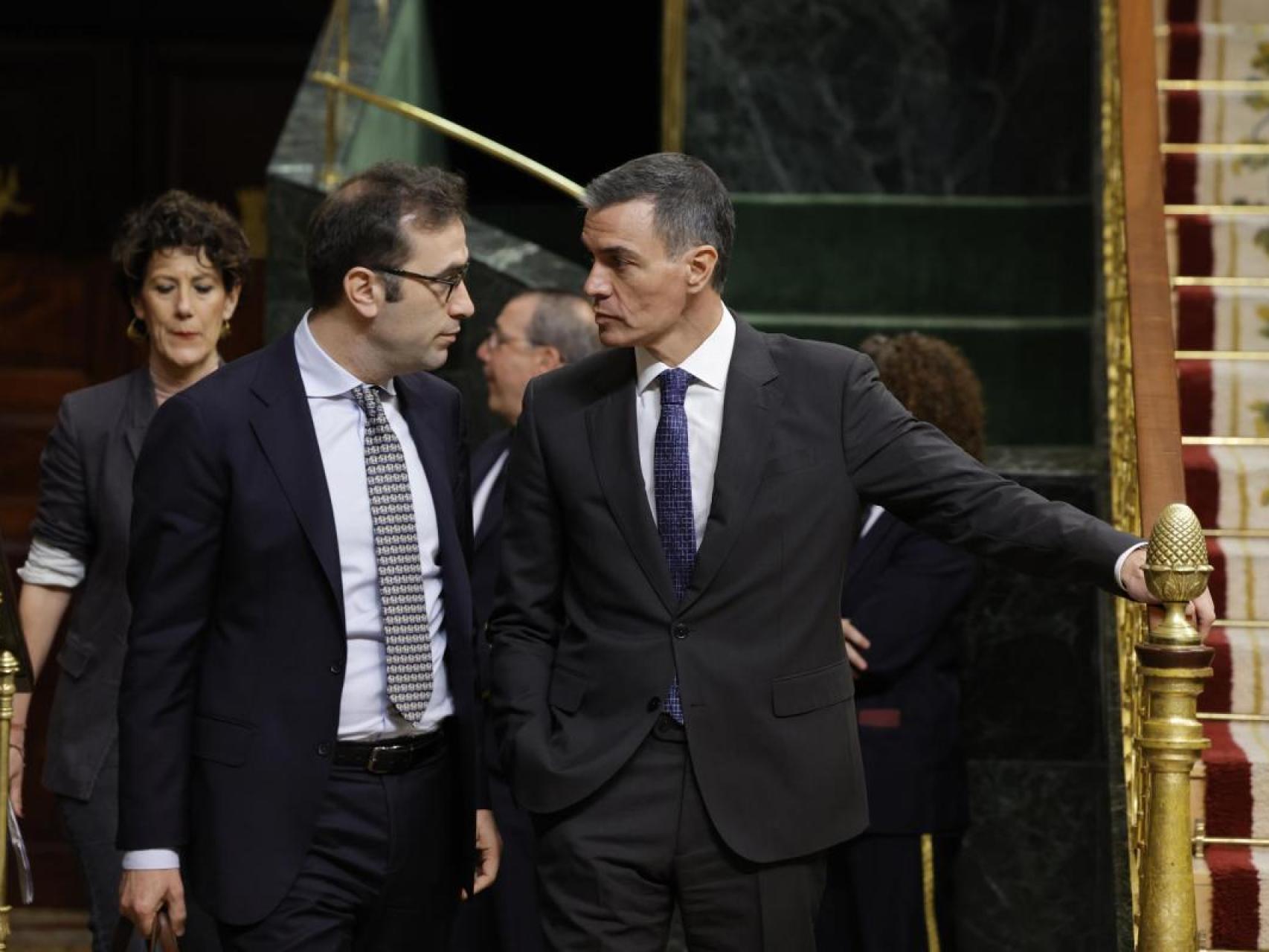 Sánchez compensa con Cuerpo su deriva izquierdista para recuperar a Junts: da por hecho que Sumar no se irá nunca