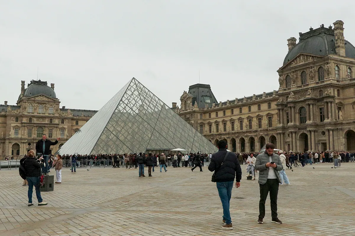 Los empleados del Louvre irán a la huelga a partir de mañana por el deterioro del museo