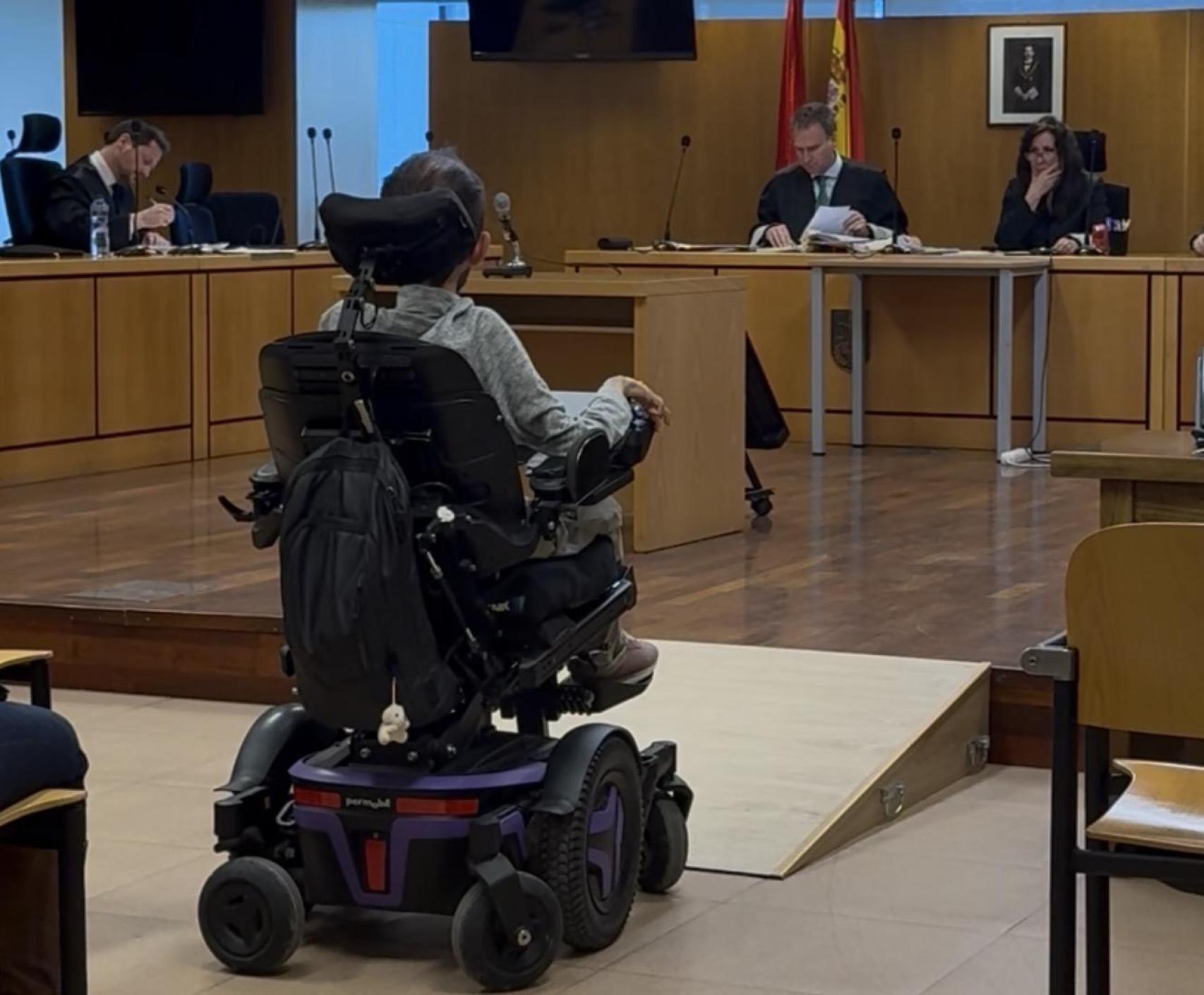 Echenique, juzgado por instar a deportar sacerdotes por ser pederastas: "Fue una irónica comparación con la migración"