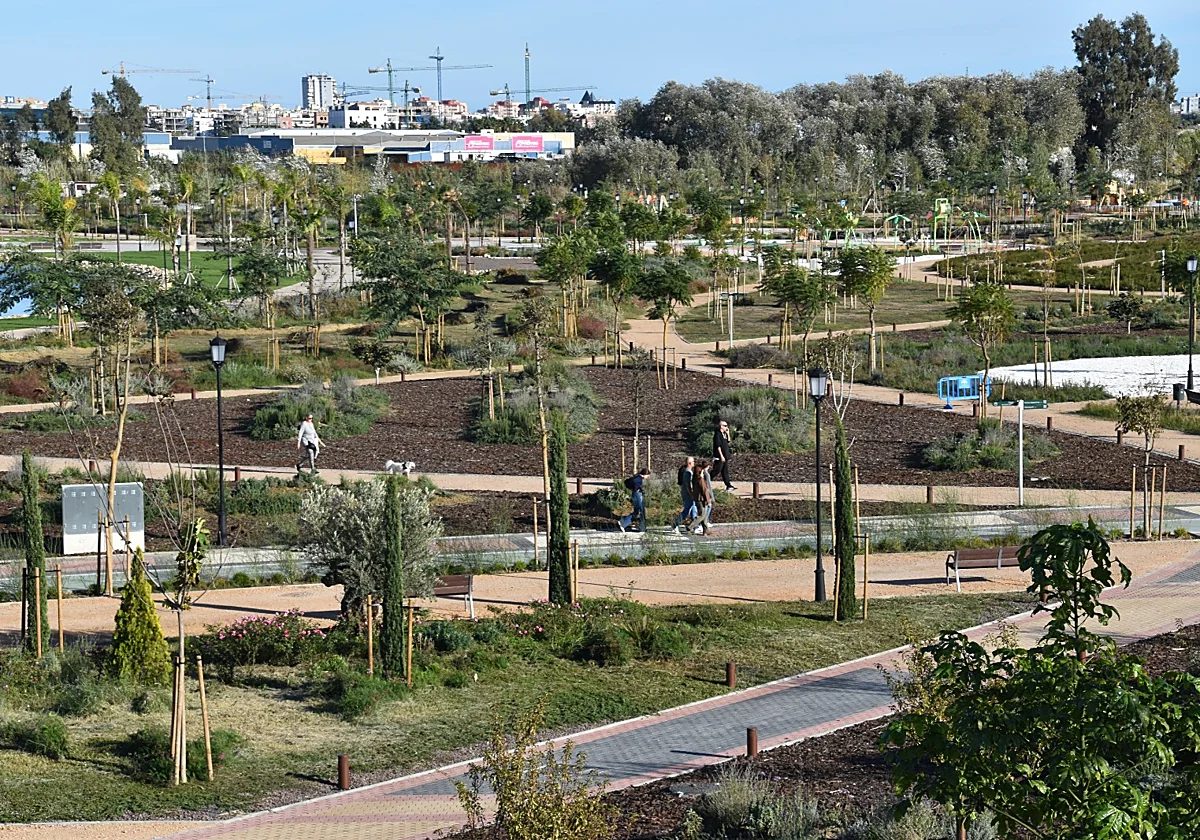 Mijas formalises 1.3-million-euro contract for the maintenance of its new leisure park